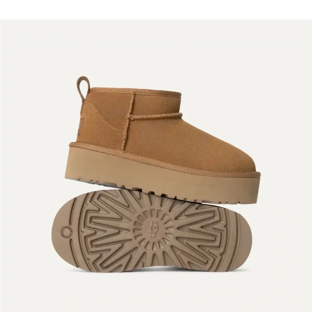 Ugg Chestnut Platform Mini Boots - Picture 7 of 7